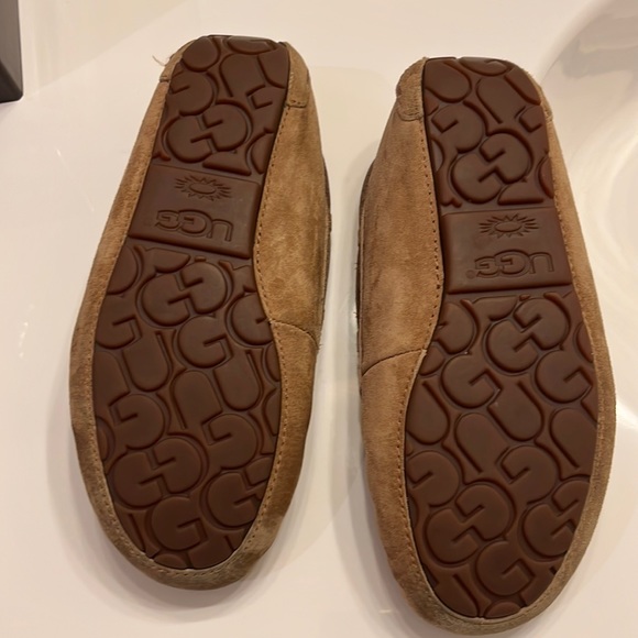 UGG Women’s Dakota Moccasins in Chestnut- size US 7 - Picture 2 of 4